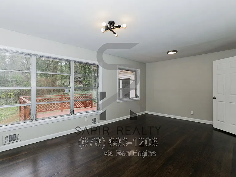 639 Skipper Dr NW — Photo 2