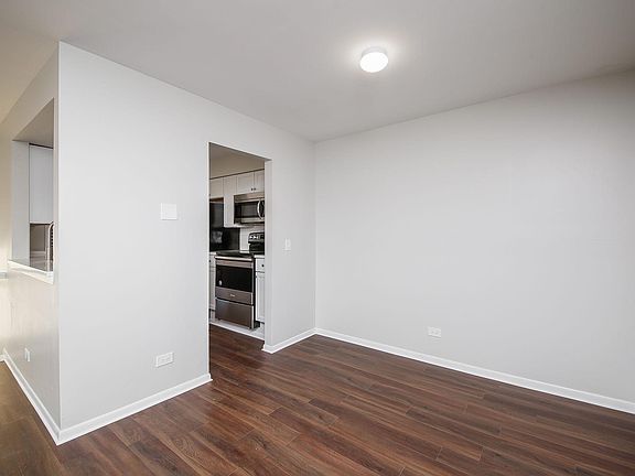 5th image of 29W559 Winchester Cir S Unit 4