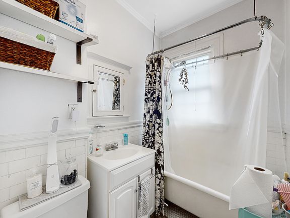 5th image of 11 Glenville Ave #16