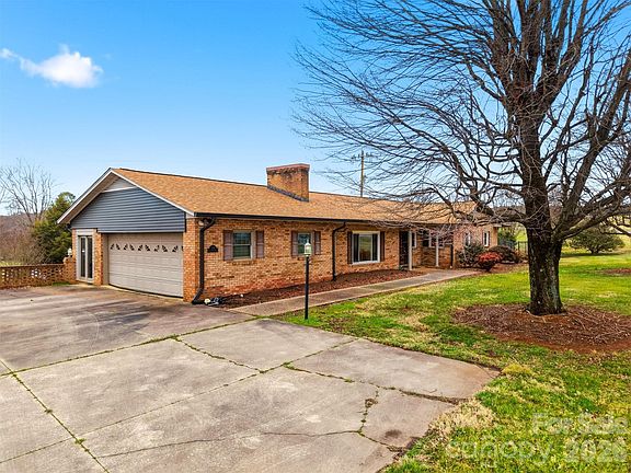 3rd image of 776 Smith Farm Rd