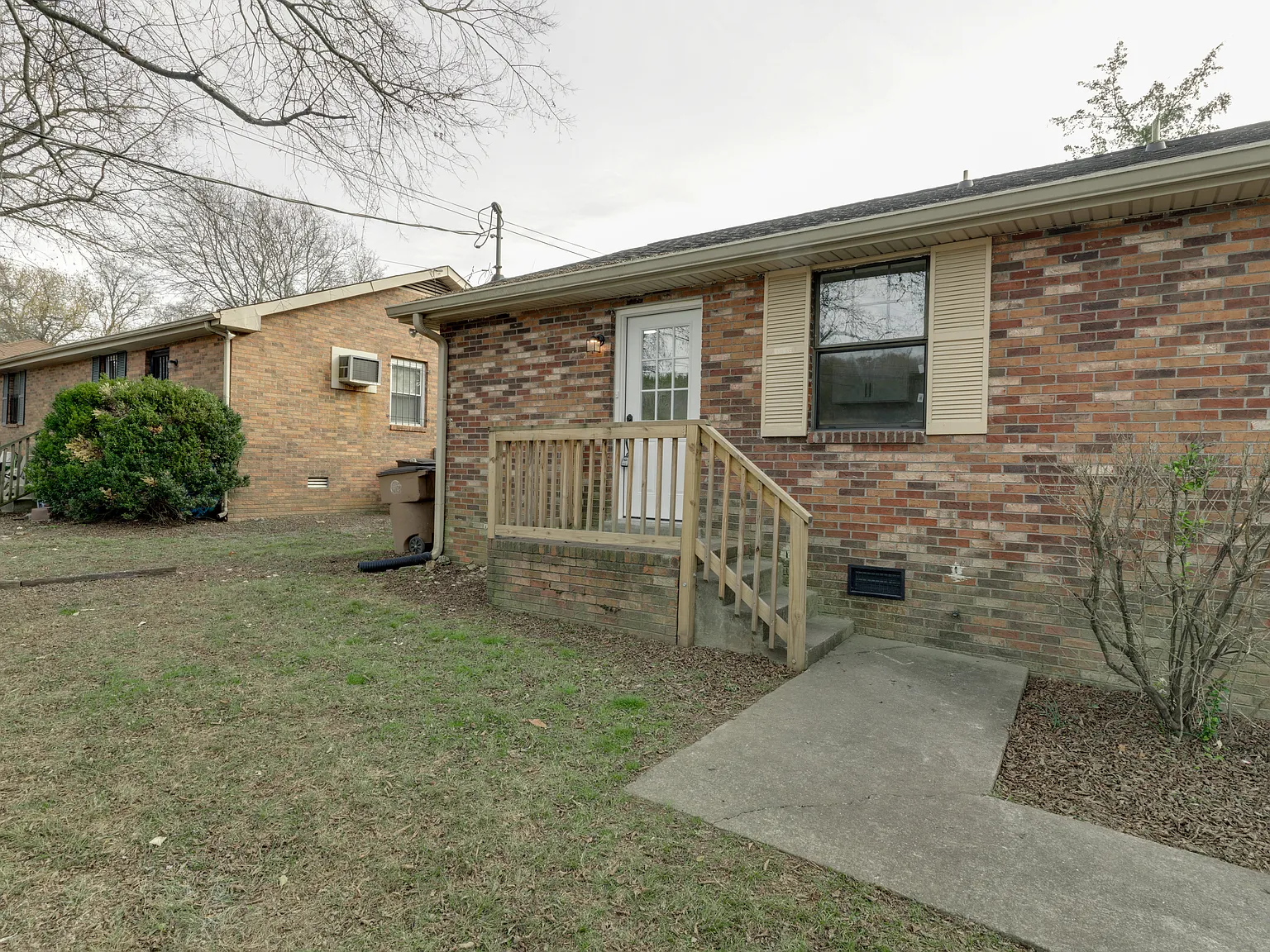 Spacious 2-Bed Duplex In Nashville With No Deposit Summer Special — Photo 1