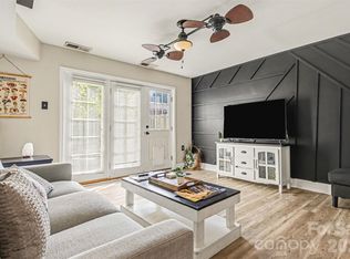 1201 Green Oaks Ln, Charlotte, NC 28205