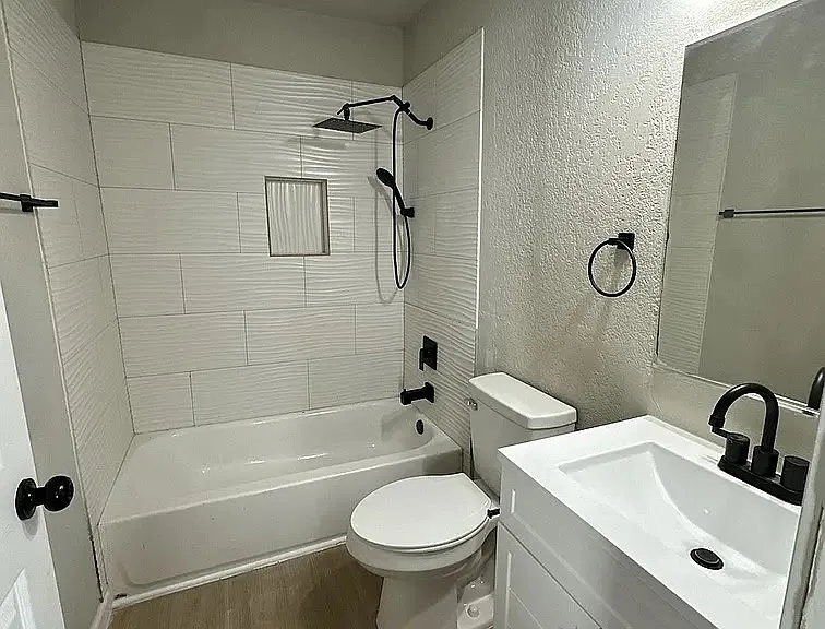 1142 Magnolia St — Photo 5