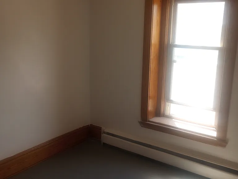 1702 W 7th St — Photo 15