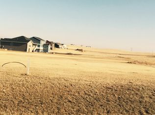 8001 Club House Dr, Bismarck, ND 58503