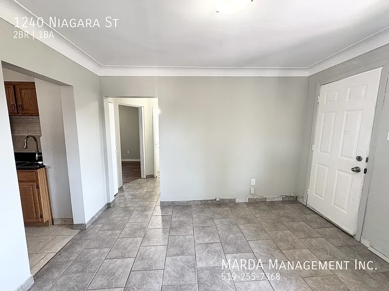 1240 Niagara St — Photo 4