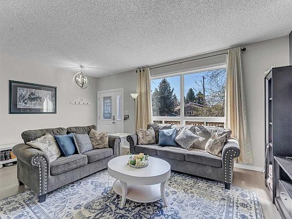 5th image of 100 Fairview Ave S