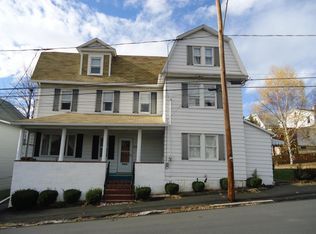 69 School St, Plains, PA 18705