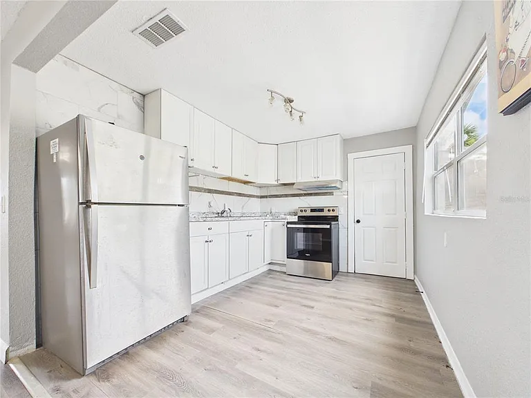 605 S Disston Ave — Photo 12