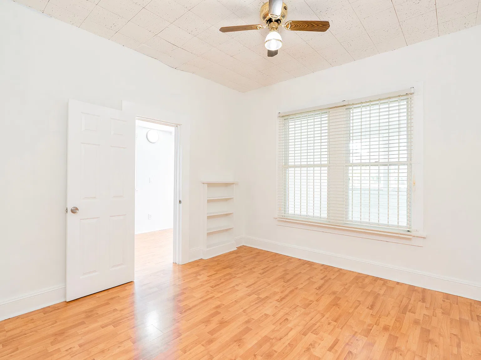 3 bed, 1700 sqft, $3,800 — Photo 2