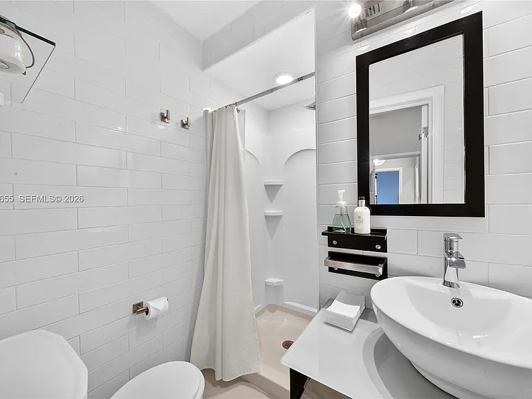 460 W Dilido Dr — Photo 30