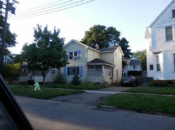 1st image of 262 Cypress St