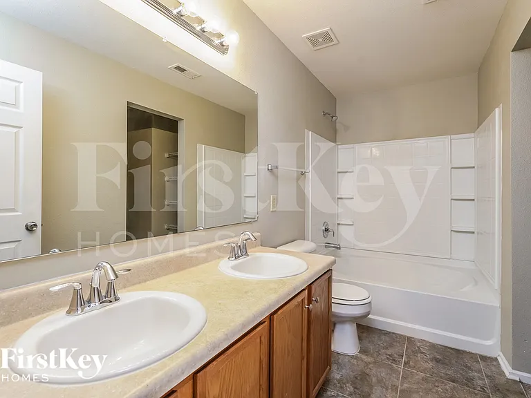 340 Kendall Dr — Photo 12