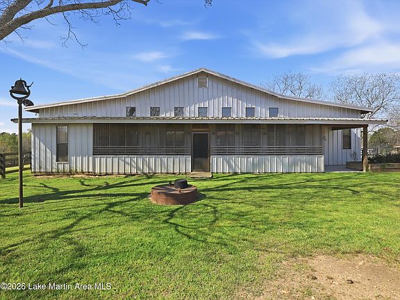 5th image of 398 Abrams Rd