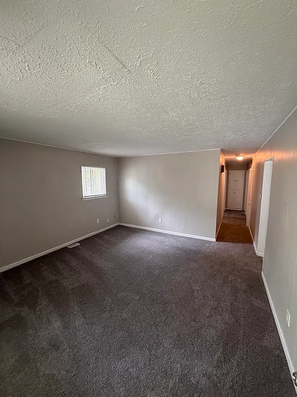 3 bed, 1.0 bath, 1053 sqft, $1,200 — Photo 3
