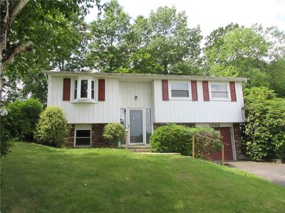1292 Armstrong Dr, South Park, PA, 15129