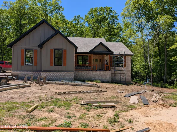 89 Riverchase Dr, Crossville, TN 38571