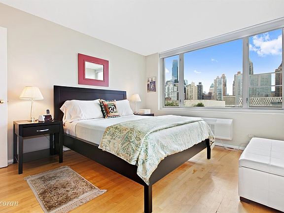 3rd image of 130 W 67th St APT 12E