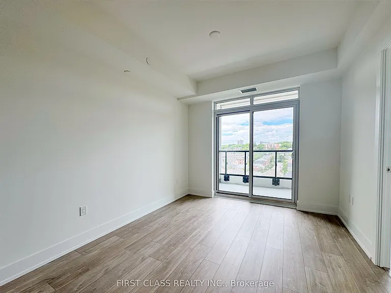 858 Dupont St #818 — Photo 9