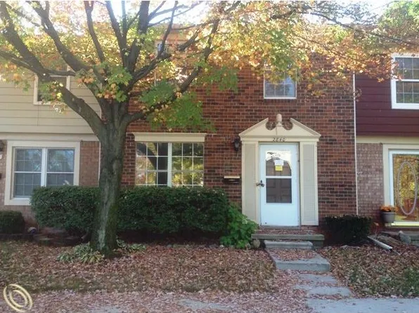 2840 W Seaton Circuit, Warren, MI 48091