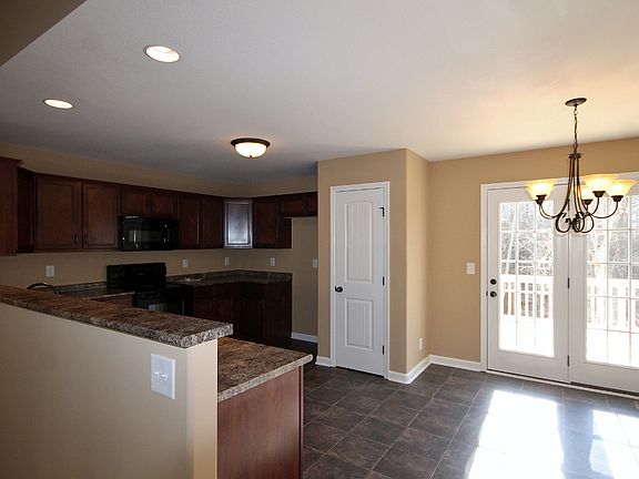 5th image of 622 Hidden Valley Dr