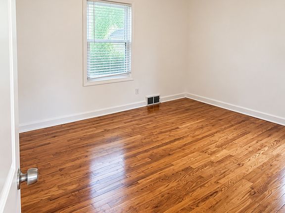 3rd image of 18088 Archdale St