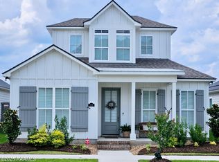 111 Oak Village Dr, Scott, LA 70583