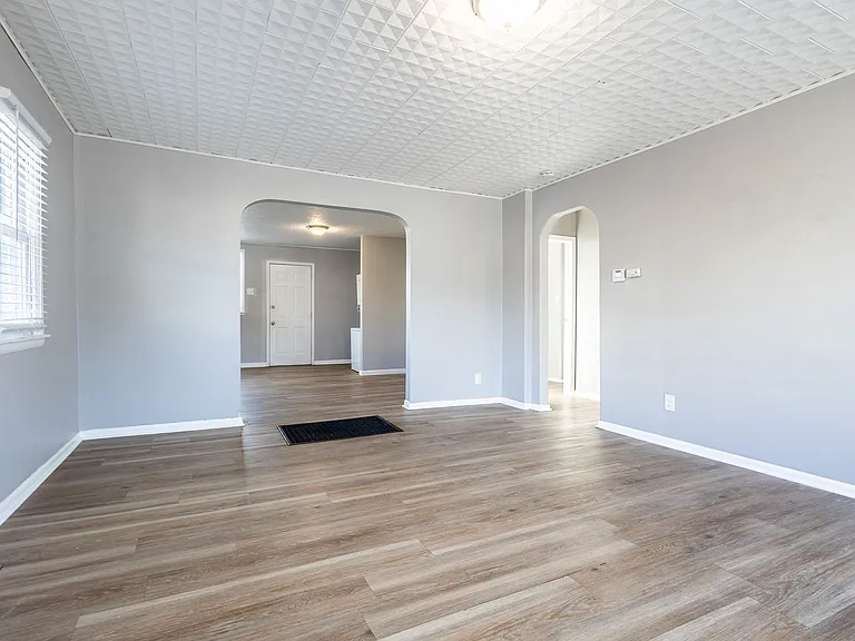 4105 Avenue C — Photo 7