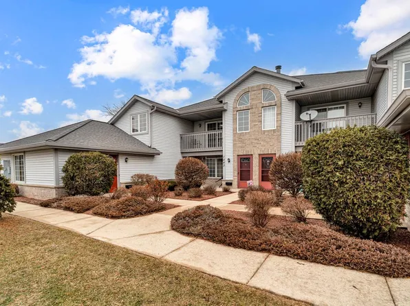 1043 Quinlan DRIVE #H, Pewaukee, WI 53072