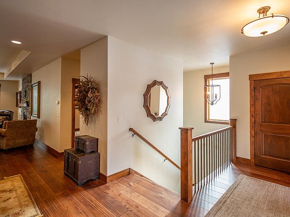 4th image of 1017 Mountain Park Dr