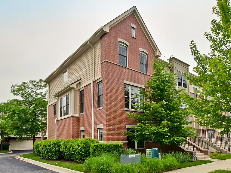 1194 Danforth Ct — Photo 2