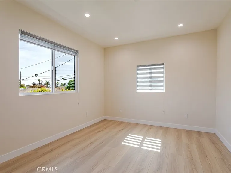 11112 1/2 Emelita St — Photo 10