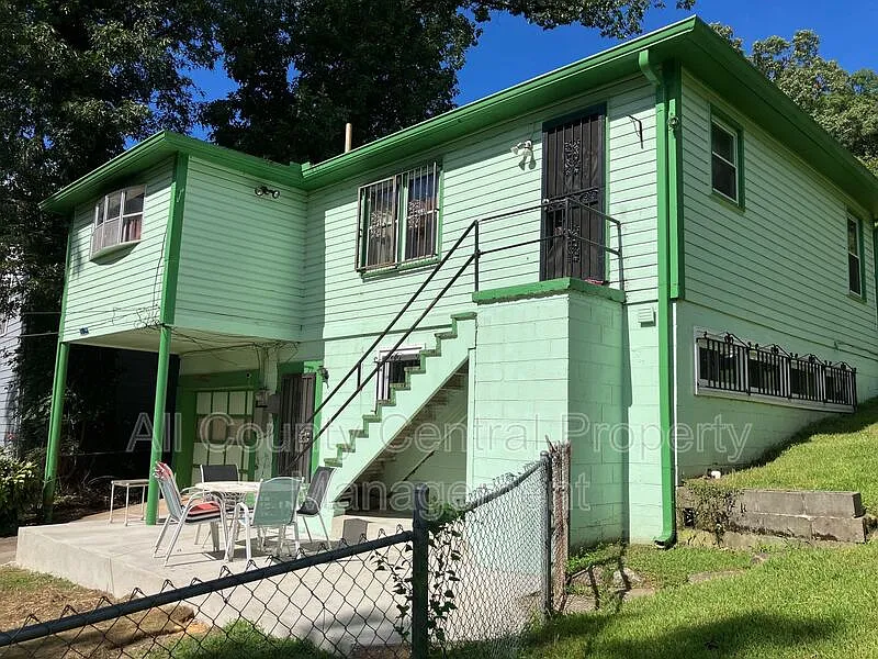 3 bed, 1.0 bath, 1466 sqft, $1,095 — Photo 3