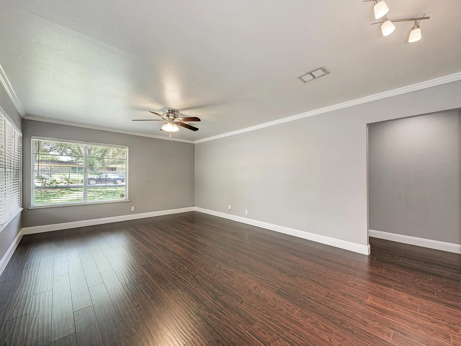3 bed, 2.0 bath, 1531 sqft, $2,900 — Photo 2