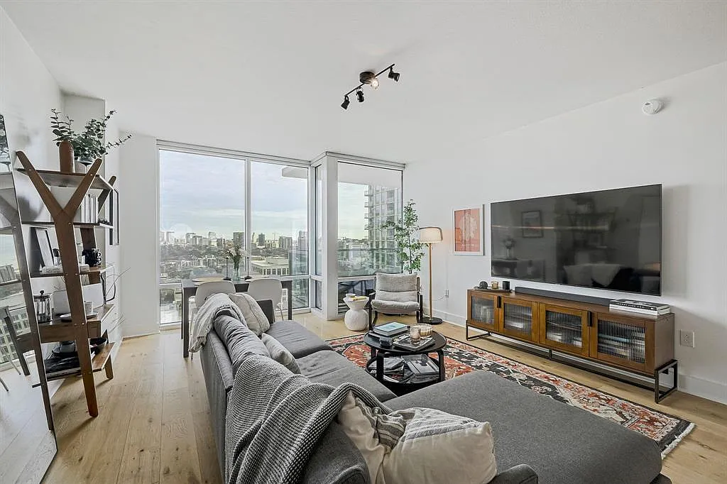1 bed, 1.0 bath, 698 sqft, $2,800 — Photo 2