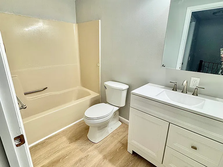 453 Mount Hope St #9 — Photo 5