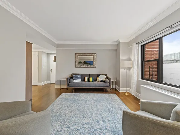 201 East 25th Street 19D image 2 of 11