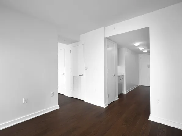 400 West 113th Street image 3 of 22