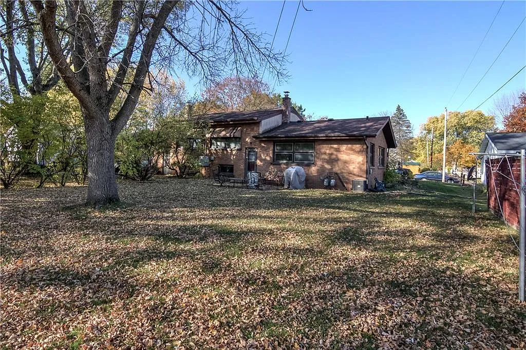 3 bed, 1500 sqft, $1,450 — Photo 2