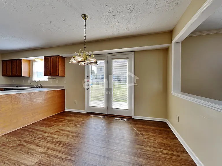7011 Medford Ct — Photo 5
