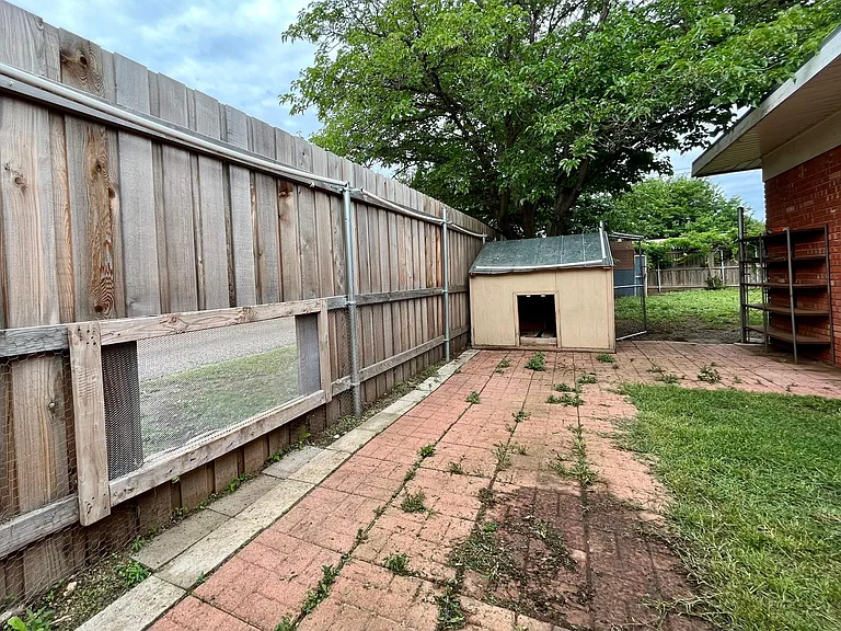 3518 Lynette Dr — Photo 35