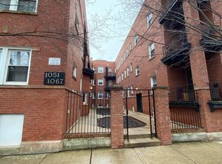 1061 W Dakin St APT 2, Chicago, IL 60613
