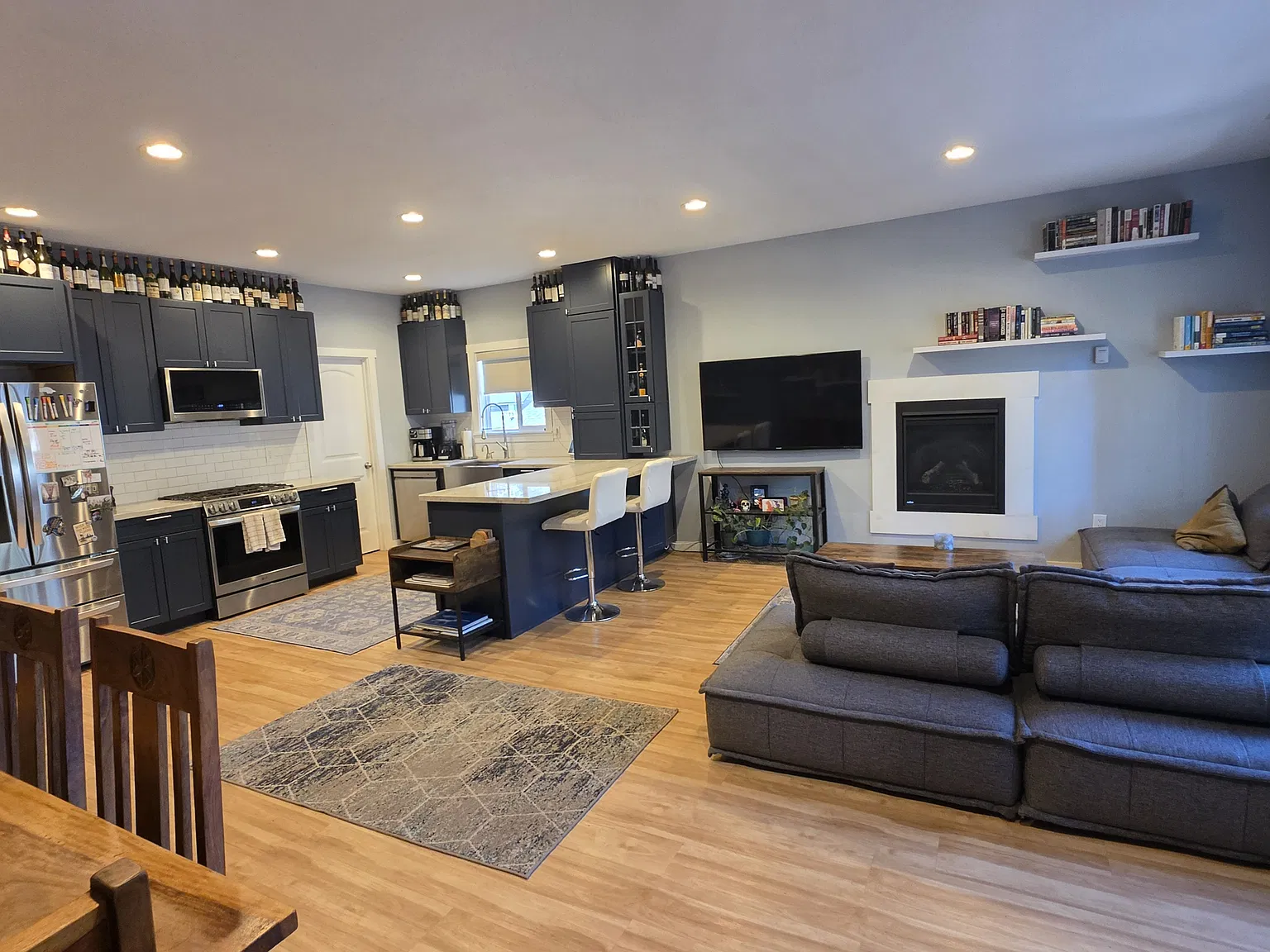 1053 William Ave — Photo 3