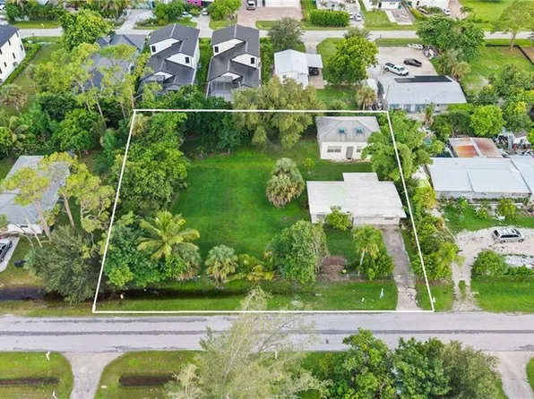 2670 Storter AVE, NAPLES, FL 34112