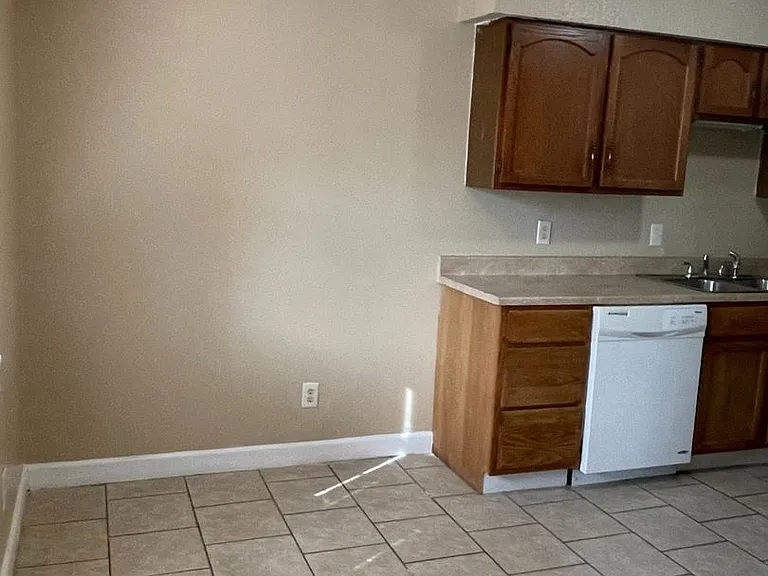 295 E Chris Dr — Photo 4