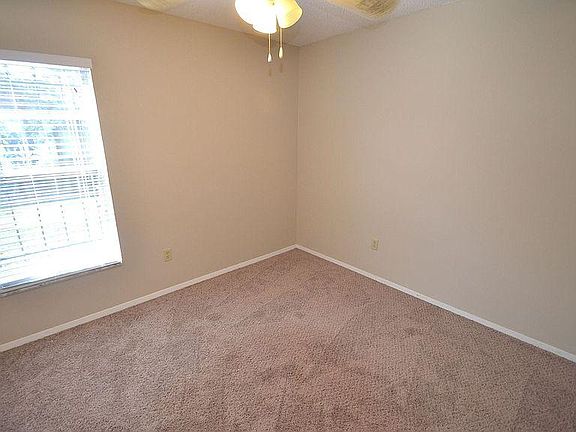 4th image of 1130 Tuxford Dr #9