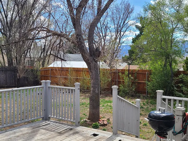 417 Maplewood Dr — Photo 3
