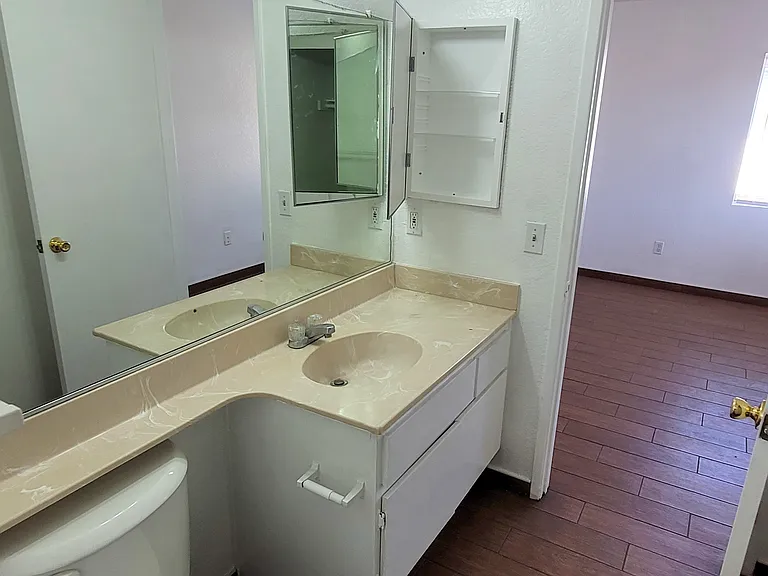 Tahoe Manor — Photo 14