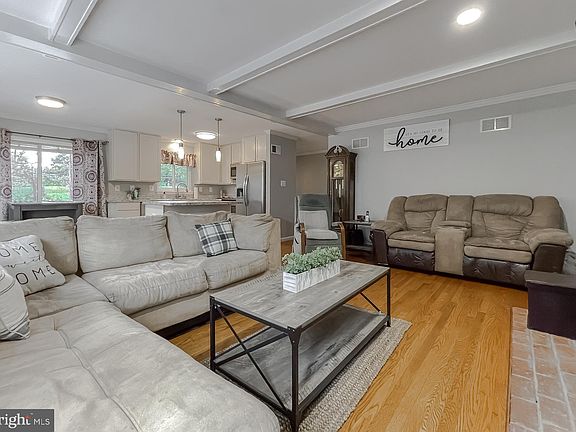 5th image of 26015 Shenandoah Dr