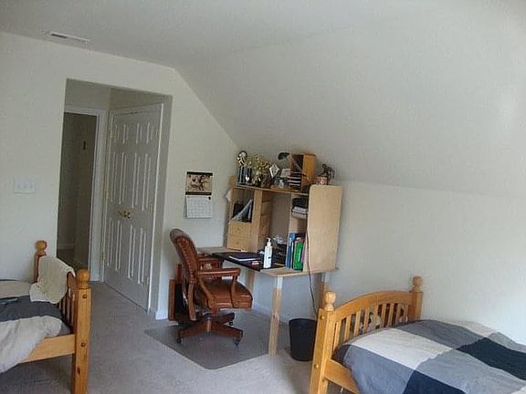 5th image of 272 E Bayview Blvd